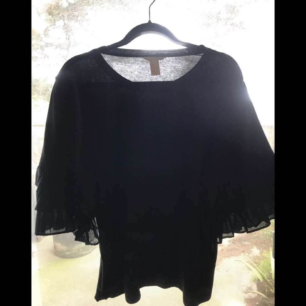 black bell ruffle sleeved tshirt